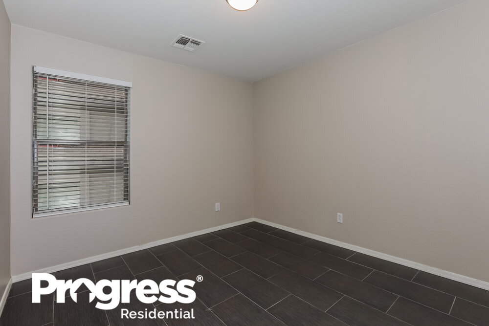 Building Photo - 1718 E Daniella Dr