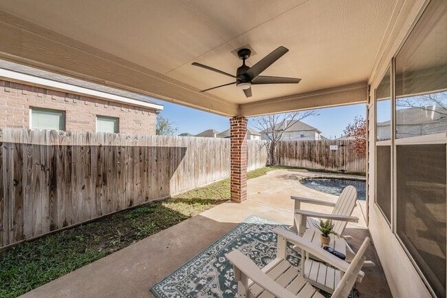 Building Photo - 3bed/2bath Cozy Chic with Backyard Oasis