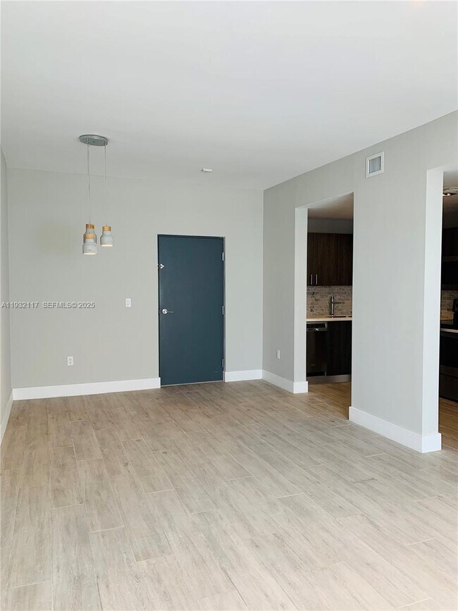 Building Photo - 1100 10th St