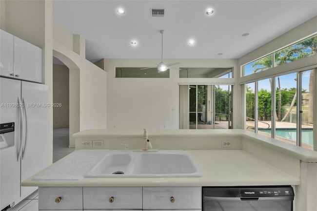 Building Photo - 18579 Harbor Light Way