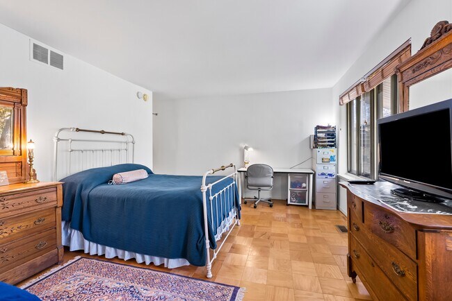 Building Photo - 110 Cross Keys Rd