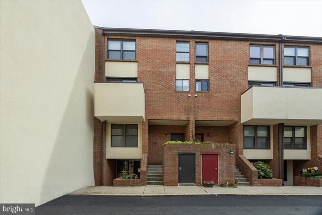 Building Photo - 2033 Arch St