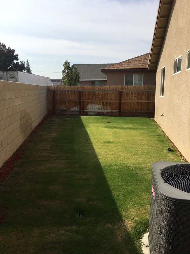 Building Photo - 4719 Ryzona Dr