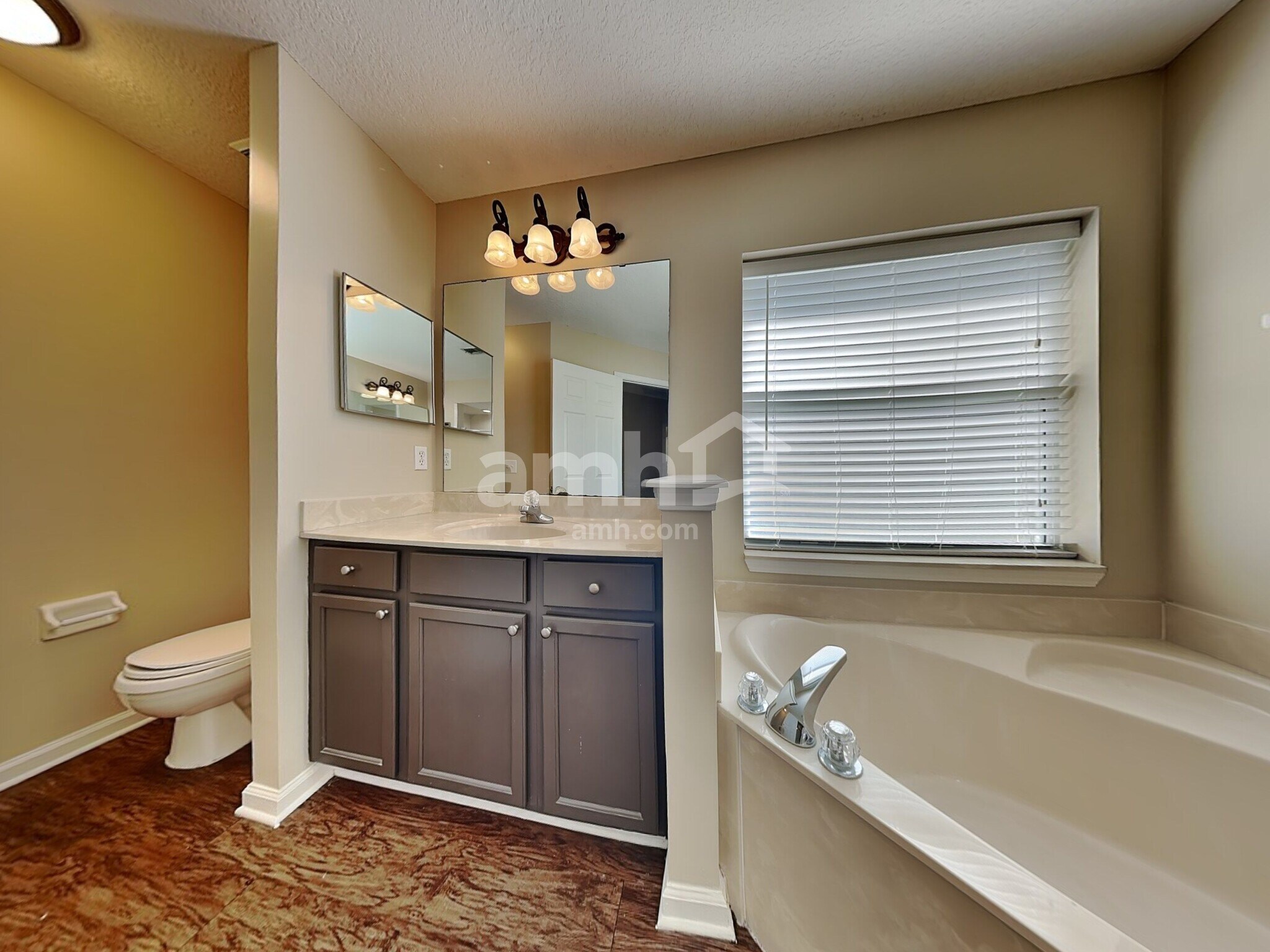 Building Photo - 1379 Samantha Cir E