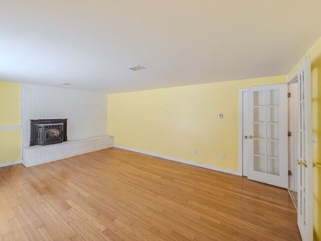 Building Photo - Spacious 4BR/2.5BA/2Car Garage Home with Finished Basement & Hardwood Floors – Gales Ferry