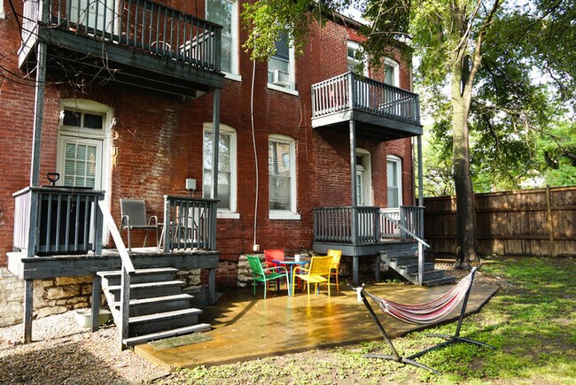 Building Photo - Recently Updated 3Bedroom 2Bath Condo