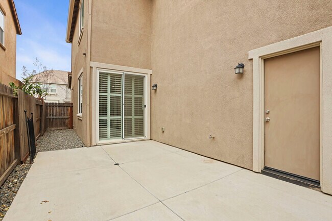 Building Photo - 3920 Purple Finch Ln