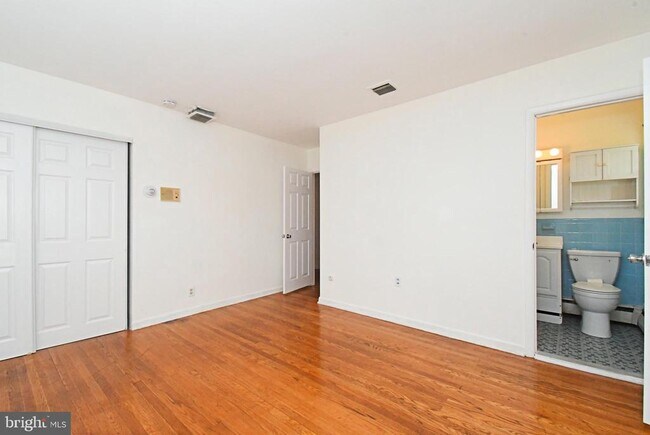 Building Photo - 559 General Muhlenberg Rd