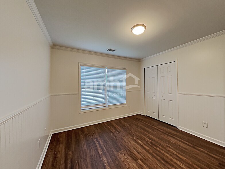 Building Photo - 132 Northbrooke Trace