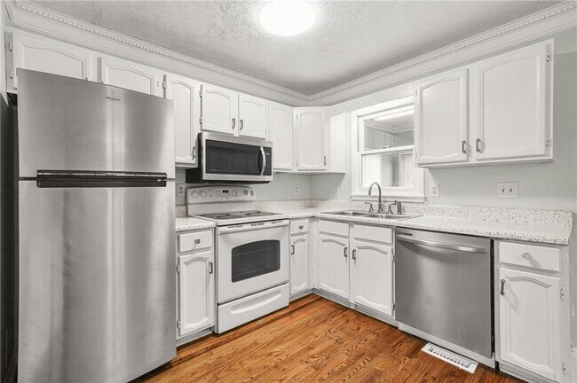 Building Photo - 140 Davis Mill Ct