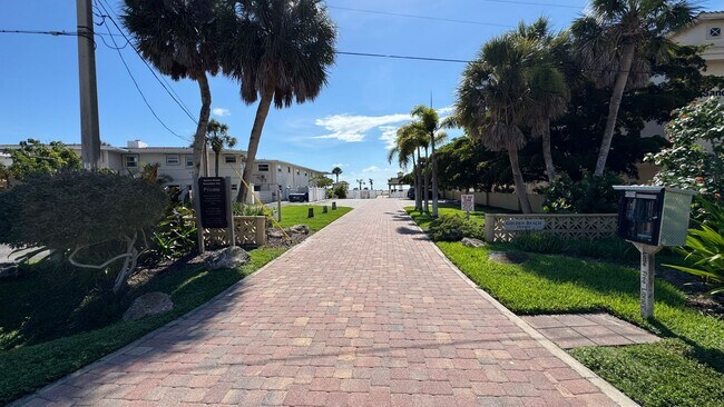 Building Photo - 2Br/1Ba With Golden Beach Access
