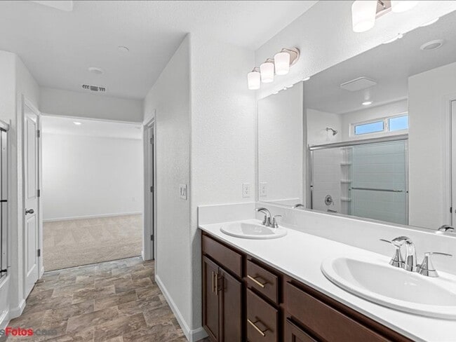 Building Photo - **** MOVE IN SPECIAL- 1/2 OFF FIRST MONTH RENT ****