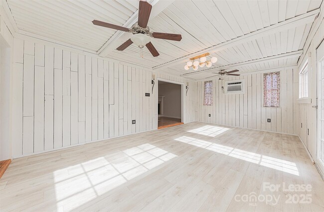 Building Photo - 110 Mendover Dr