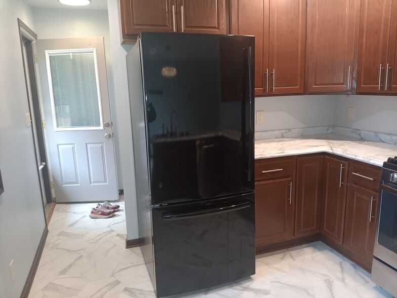 Building Photo - 117 Hilly Oak Dr