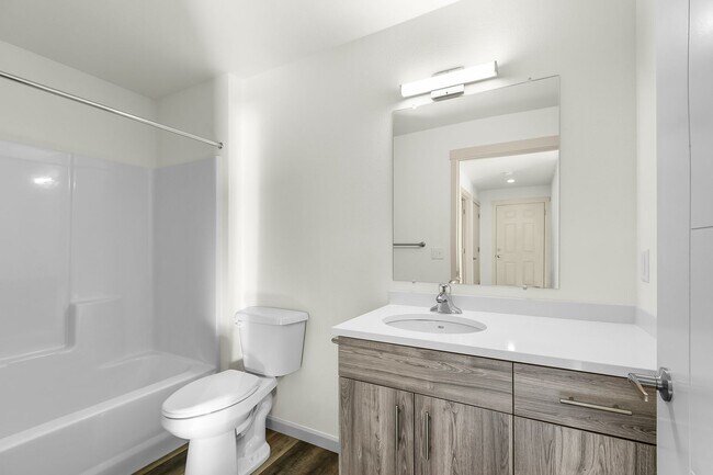 Building Photo - Oxbow Flats 1 Bedroom apartments - $500 off first 3 month's rent!
