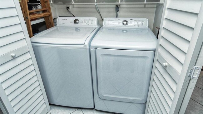 Building Photo - 1255 E Peppertree Dr