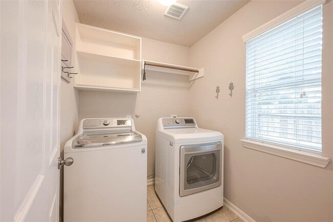 Building Photo - 21711 Cozy Hollow Ln