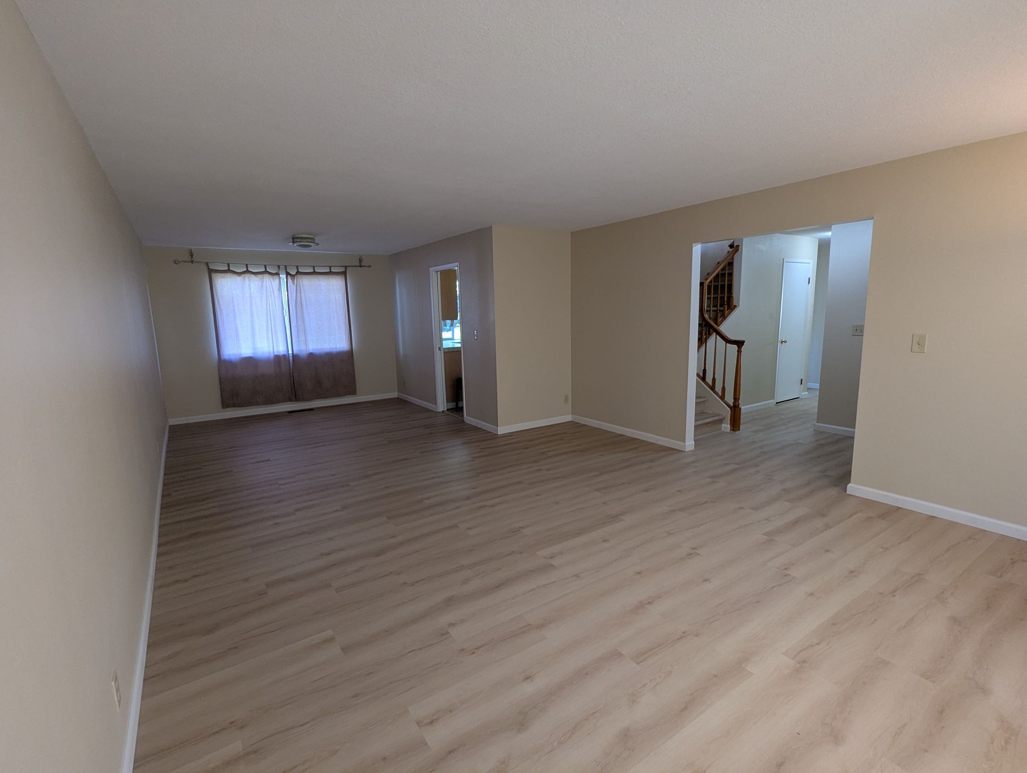 Building Photo - 670 High Glen Dr