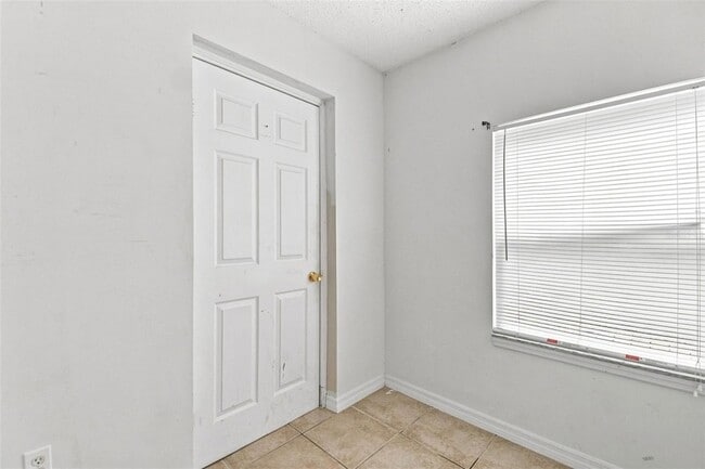 Building Photo - 9966 Burl Way
