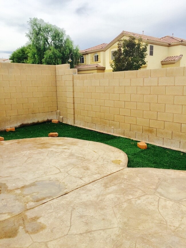 Building Photo - Lovely Rhodes Ranch Home