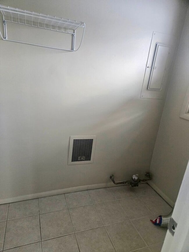 Building Photo - 2 Bed Duplex in Bridgman with attached garage!