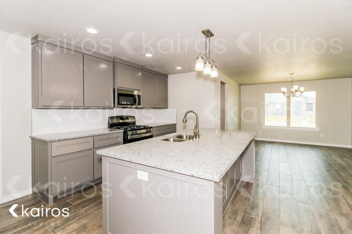 Building Photo - 2704 Daytona Ave