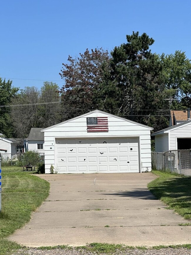 Building Photo - 3220 Primrose St