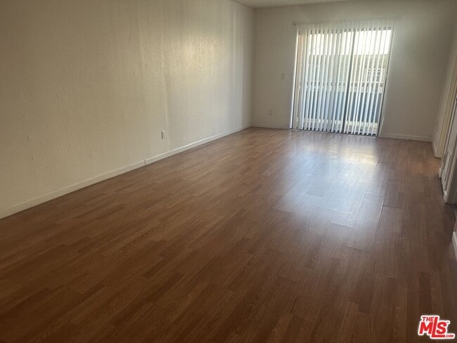 Building Photo - 955 Normandie Ave