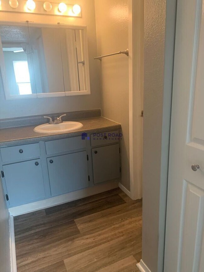 Building Photo - 2914 S Osage Ave