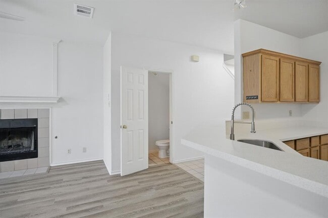 Building Photo - 2808 Kestrel Dr