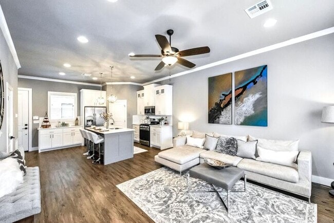 Building Photo - 517 E B St