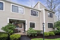 Building Photo - 82 Park Dr
