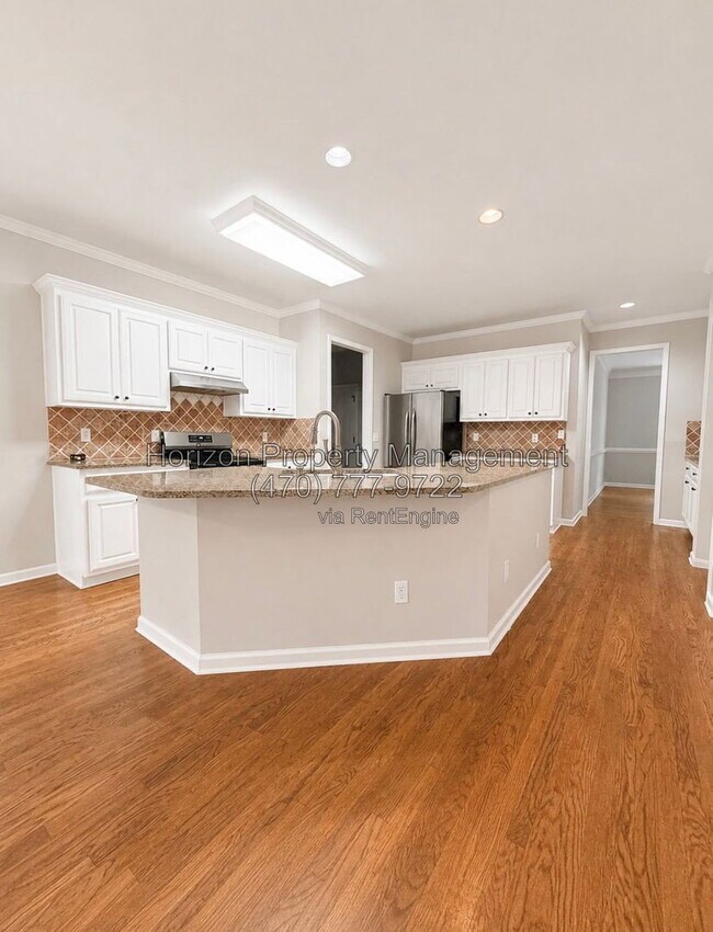 Building Photo - 3235 Bentwood Close