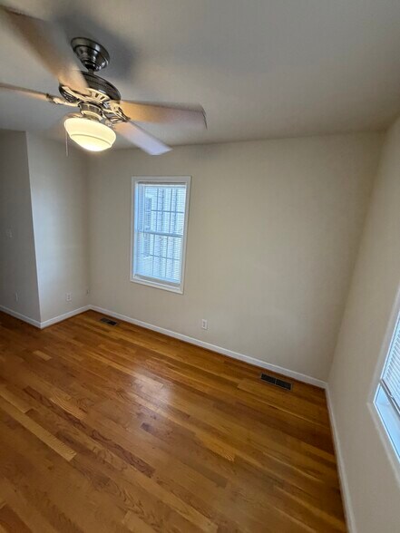Building Photo - 1512 W Cary St