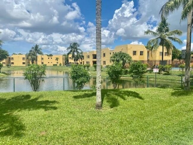 Building Photo - 550 NW 114th Ave
