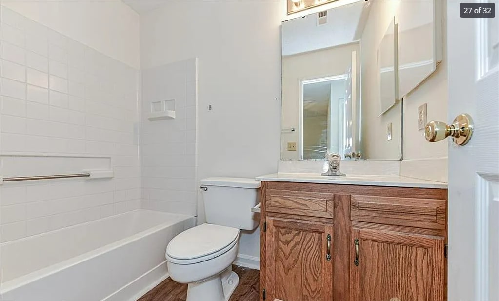 Hallway Bath - 3640 Huyton Ct