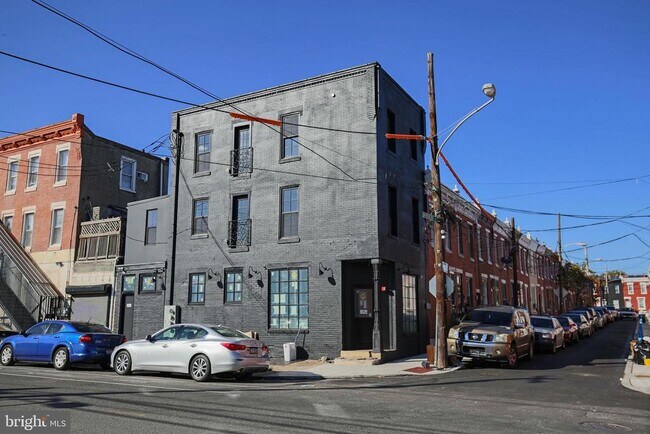 Building Photo - 1900 Waterloo St