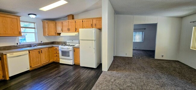 Building Photo - Home in Los Padres Estates