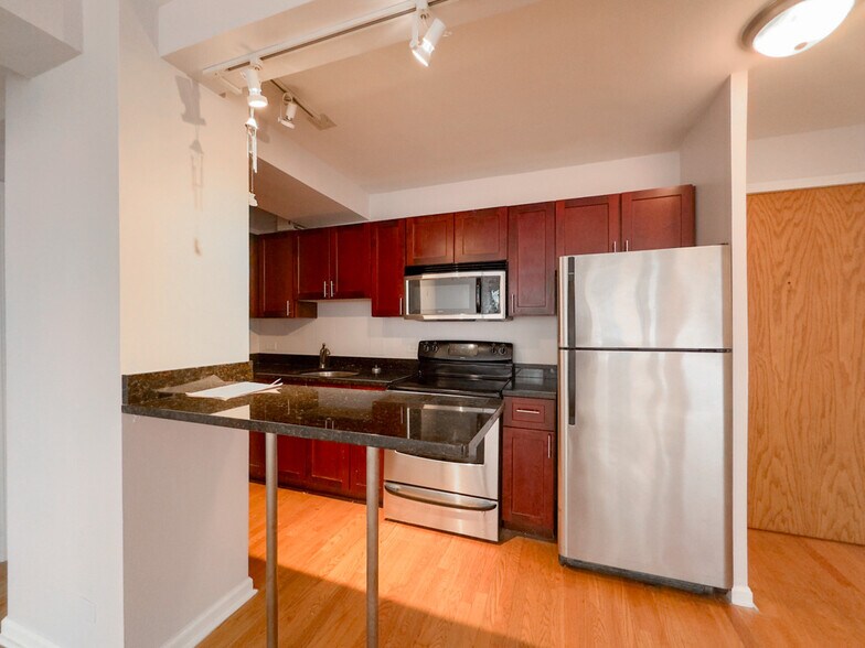 Building Photo - 4180 N Marine Dr