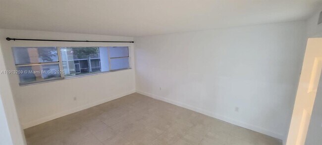 Building Photo - 7320 NW 85th Ct