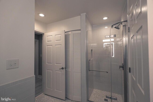 Building Photo - 1060 Gardenview Loop