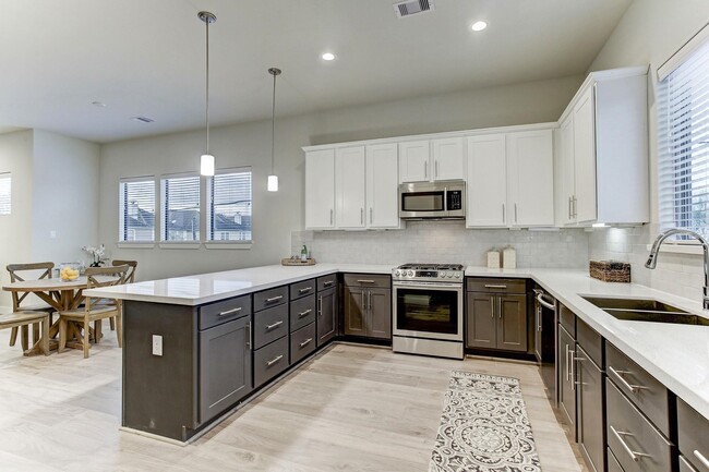 Building Photo - 806 Sienna Palm Ln