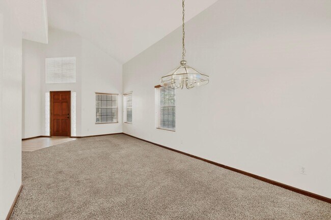 Building Photo - 8908 Henriette Wyeth Dr NE