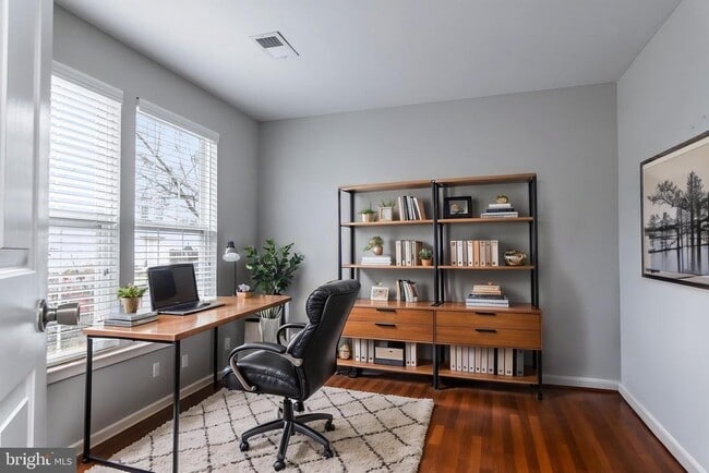 Building Photo - 2558 Banshire Dr