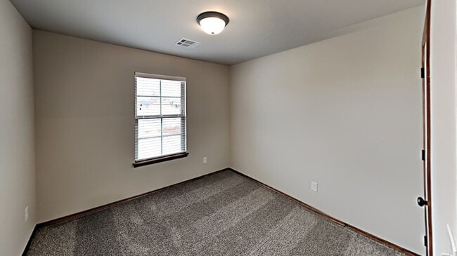 Building Photo - Very Nice 4 Bedroom 2 Bath Home in Yukon Schools