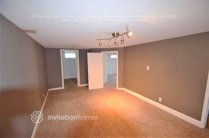 Building Photo - 4230 Diamond Dr