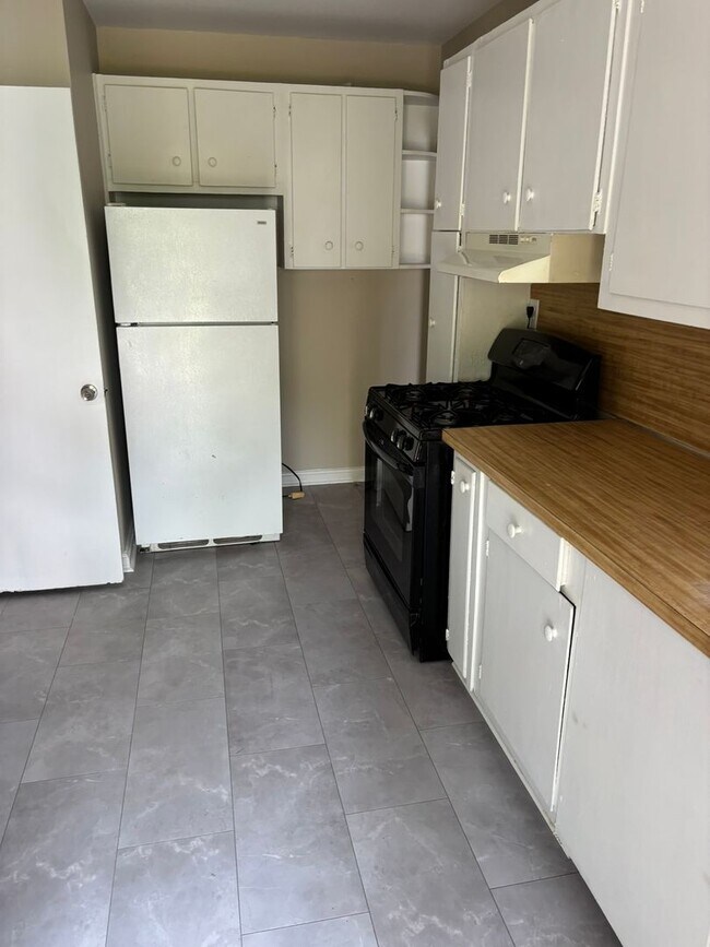 Building Photo - 3931 Dexter Dr