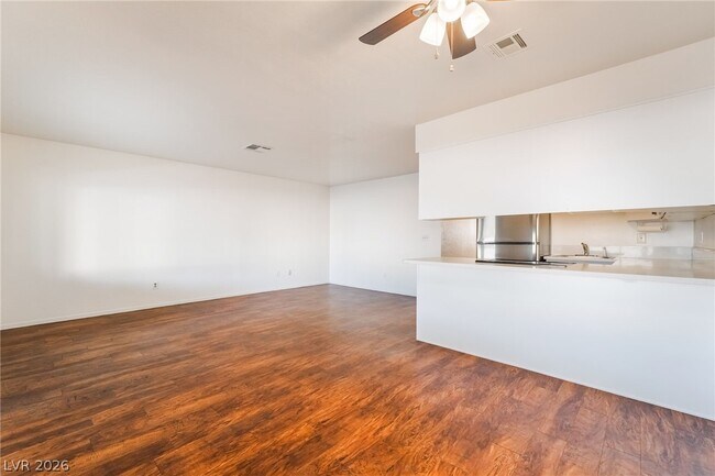 Building Photo - 1611 E Harmon Ave