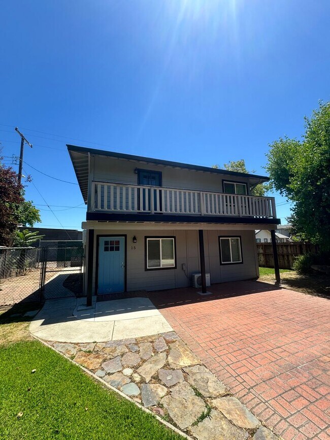 Building Photo - Available Now! 3 Bed/1.5 Bath Close to Downtown Lodi