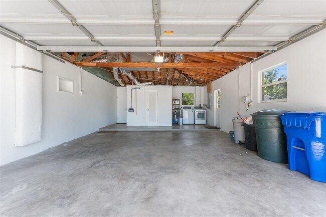 Building Photo - 1431 San Helen Dr